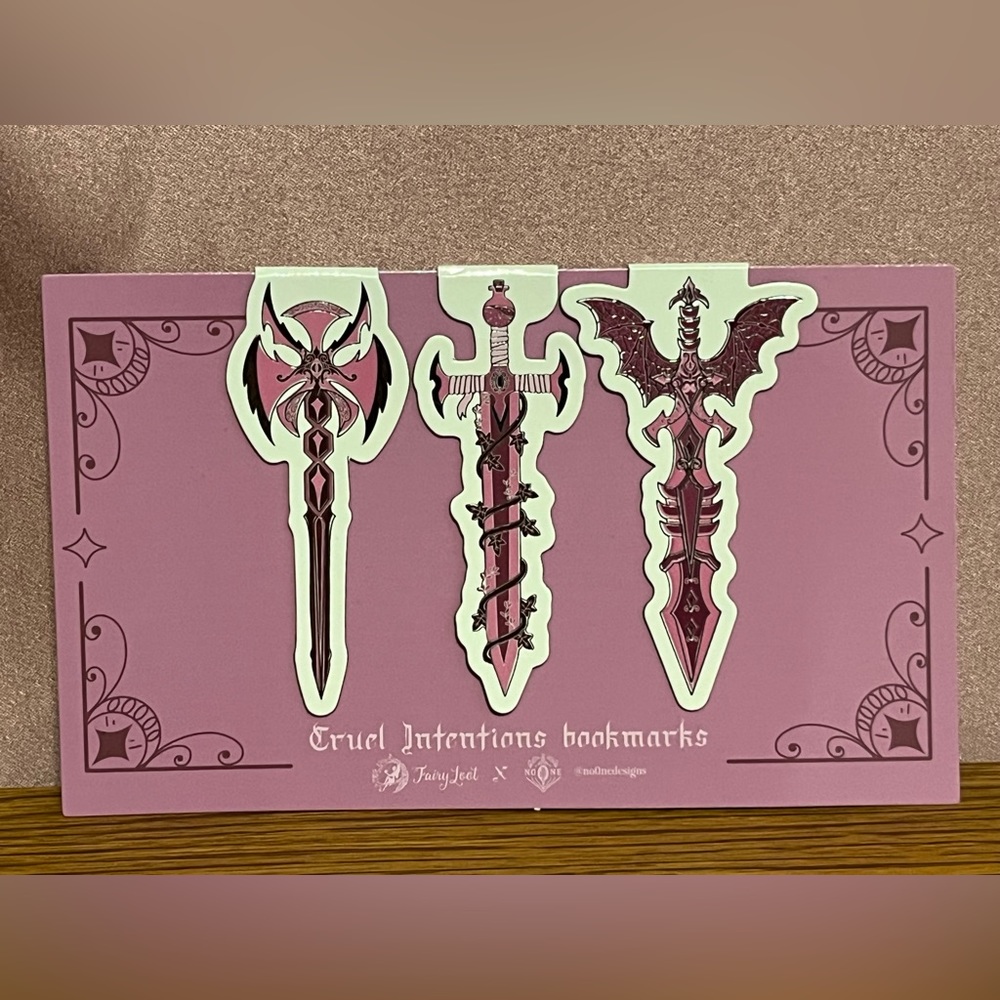 Fairyloot Cruel Intentions Magnetic Bookmarks - Picture 2 of 2